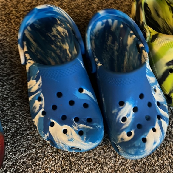 Kids crocs! EUC - Picture 3 of 4